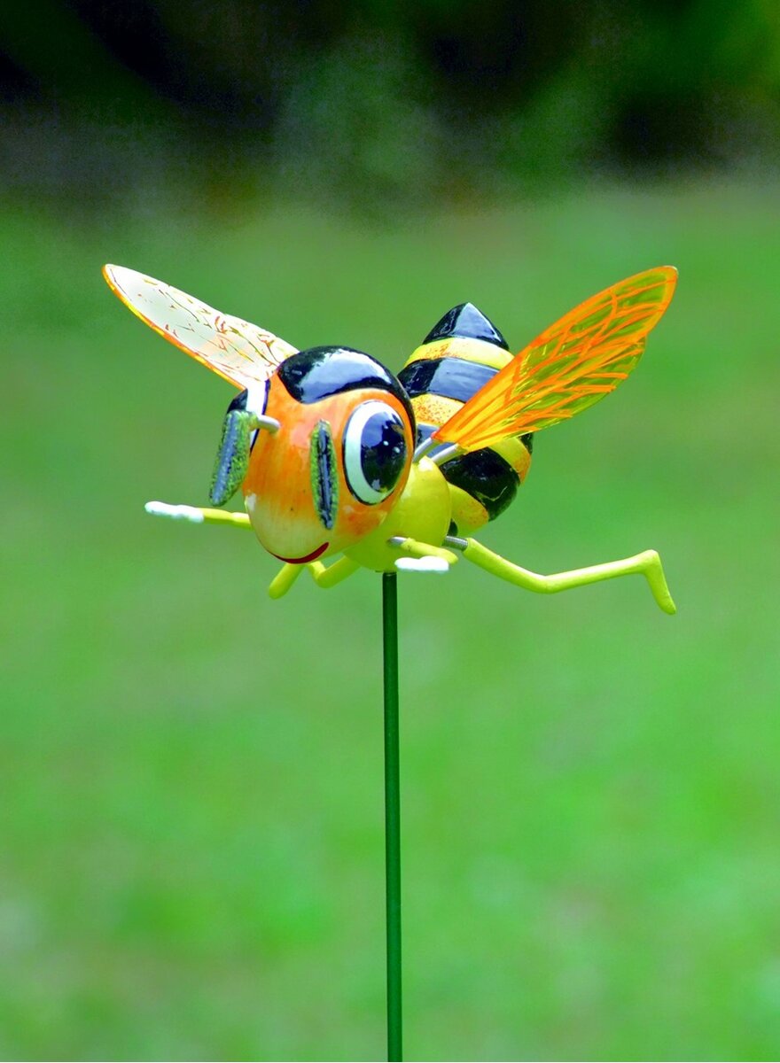 Auf diesem Bild sehen Sie das Produktbild 1 fr BLUMENKASTEN-STECKER HORNISSE