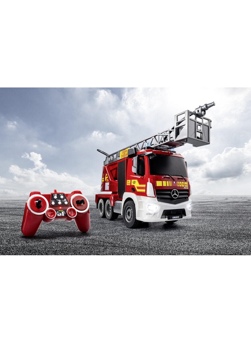 Auf diesem Bild sehen Sie das Produktbild 4 fr LKW MB FEUERWEHR M. DREHLEITER 1:20 FUNKFERNGESTEUERT