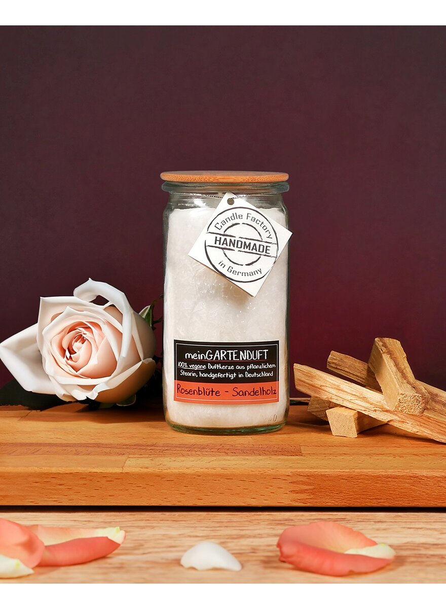 Auf diesem Bild sehen Sie das Produktbild 2 fr DUFTKERZE ROSENBLTE-SANDEL- HOLZ - MEIN GARTENDUFT