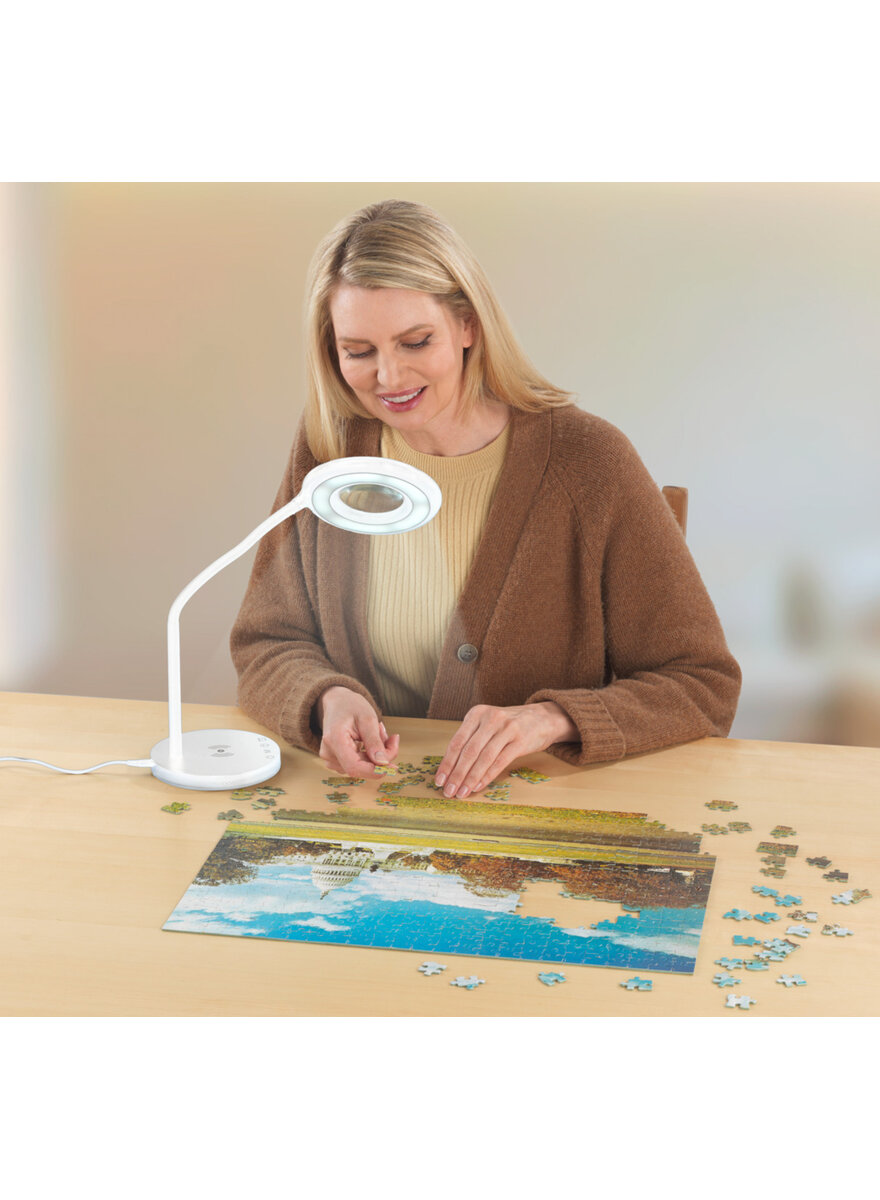 Auf diesem Bild sehen Sie das Produktbild 2 f�r LED SCHREIBTISCHLEUCHTE MIT 5-FACH-LUPE - FARBE WEISS