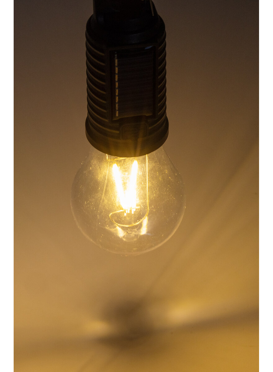 Auf diesem Bild sehen Sie das Produktbild 3 f�r LED GL�HLAMPE MIT SOLARZELLE, AKKU UND KARABINERHAKEN